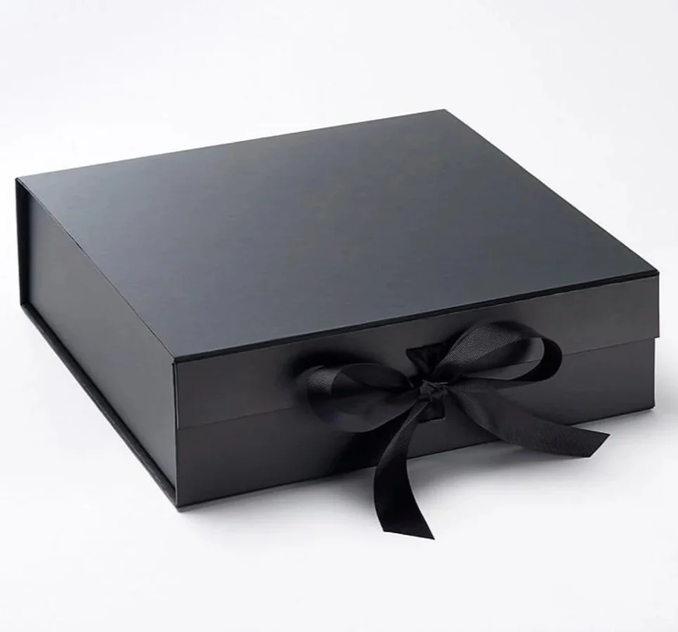 custom-magnetic-closure-boxes-branded-retail-packaging